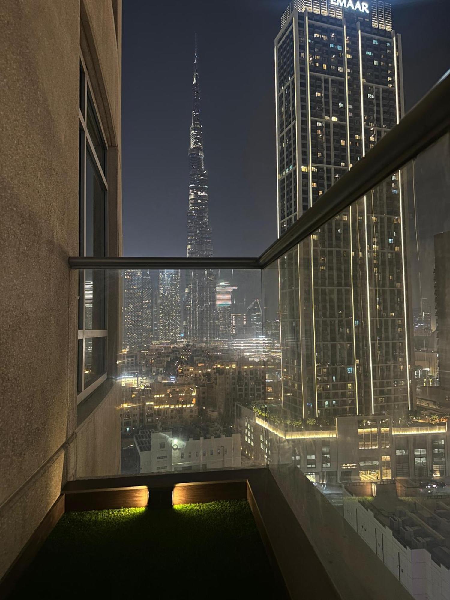 Stunning Burj And Fountain View - 2br Apartment Dubai